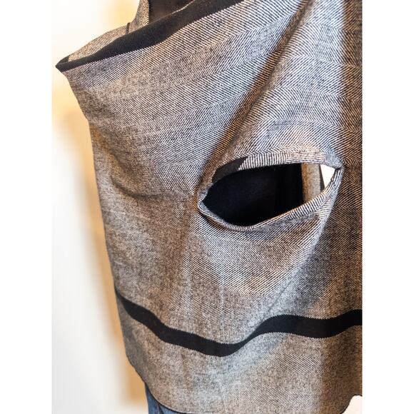 Madewell Flecked Herringbone Black and White Plaid Cape Scarf OS - Picture 3 of 6